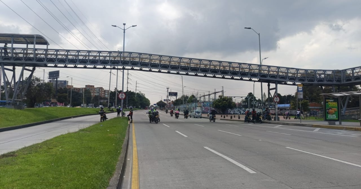 Imagen de una avenida en Bogotá despejada