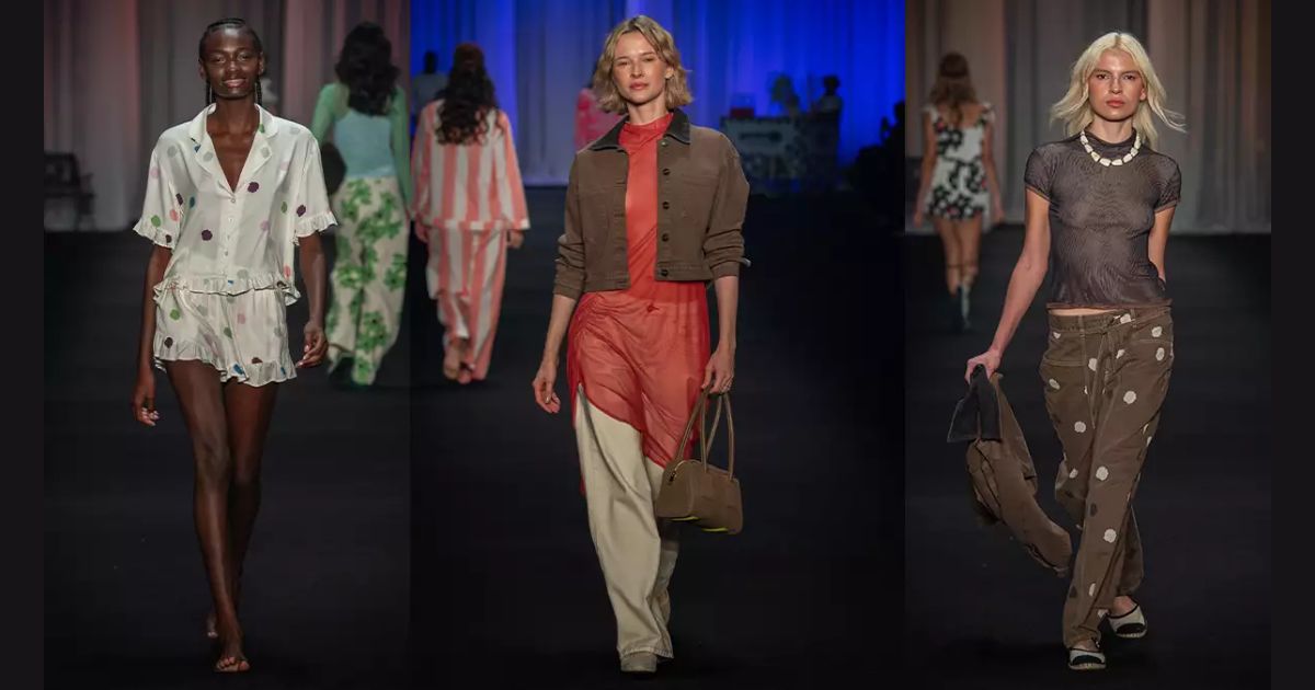 Imagen de varias modelos desfilando en pasarela.