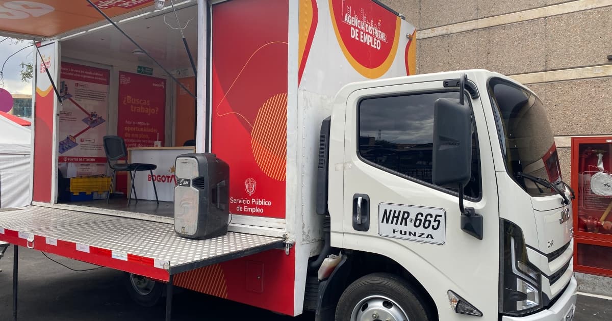 Foto de la Unidad Móvil de Atención de la Agencia Distrital de Empleo de Bogotá.