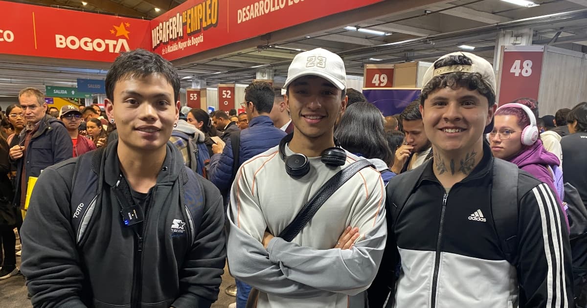 Foto Tomás, Juan Diego y Samuel, tres amigos que encontraron trabajo en 'Megaferia'.