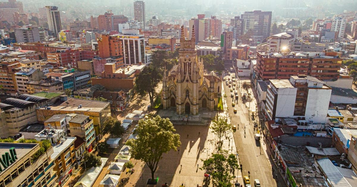 Foto aérea de la Plaza de Lourdes en el norte de Bogotá.