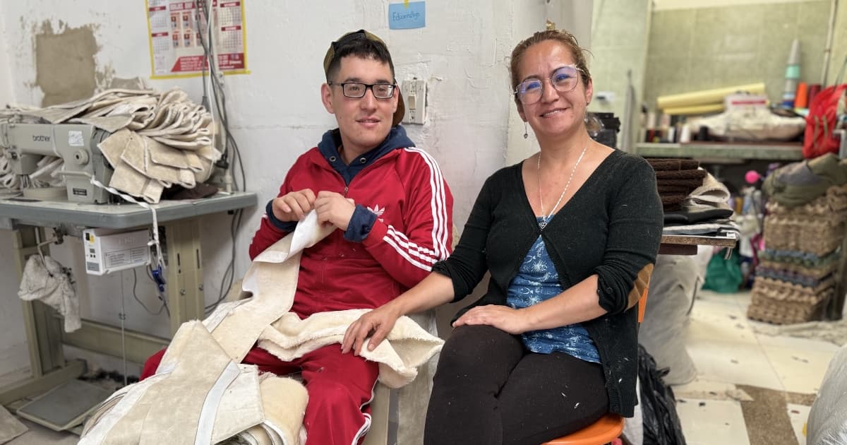 Foto de una de las mujeres beneficiarias de 'Microempresa Local' en el sur de Bogotá.