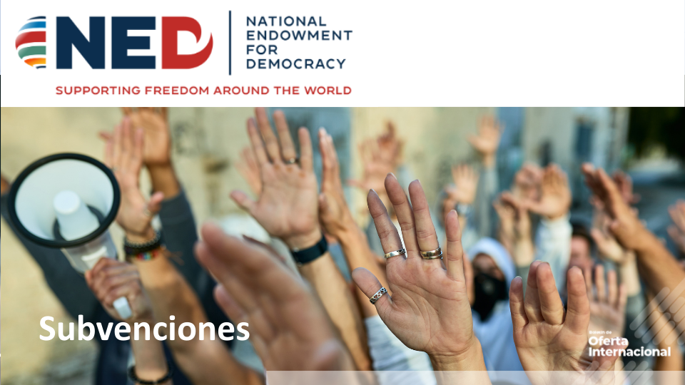 Equipo de organización social trabajando en proyecto comunitario