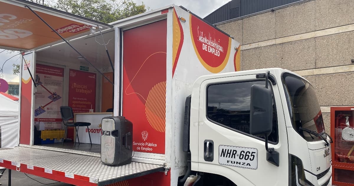 Foto de la Unidad Móvil de Atención de la Agencia Distrital de Empleo de Bogotá.