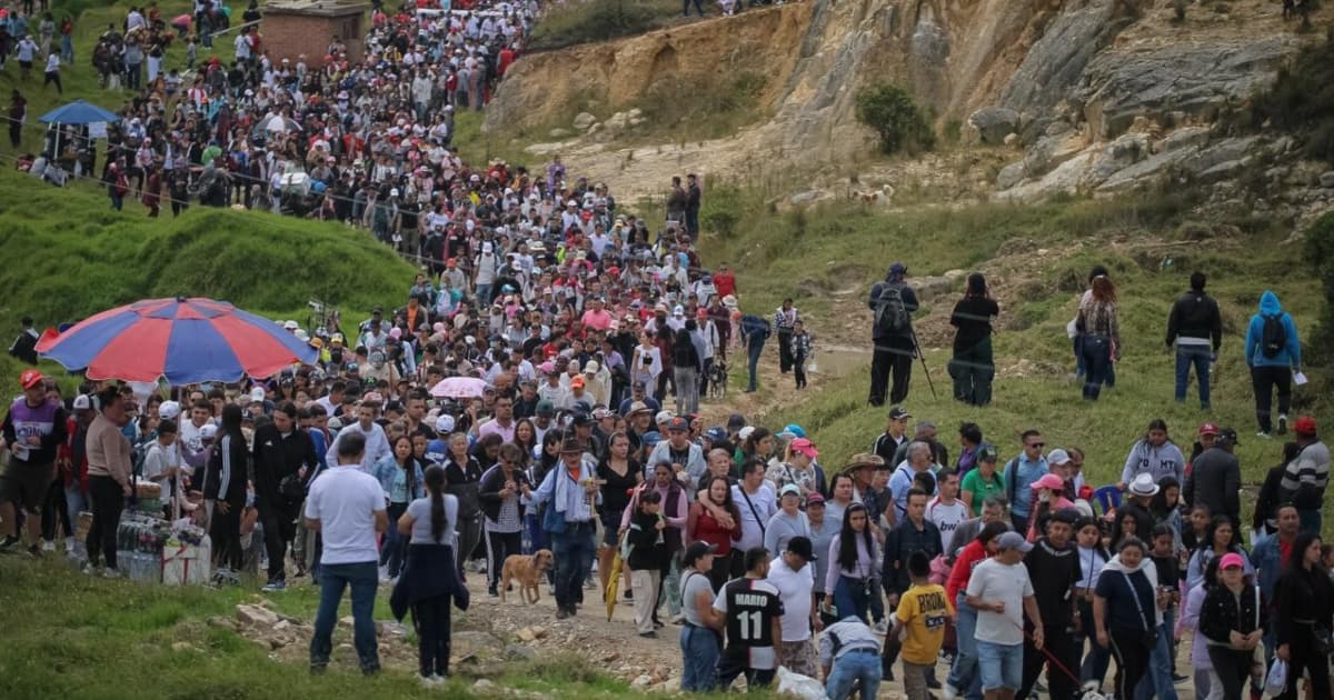 Foto del viacrucis hacia el Árbol de la Vida en Ciudad Bolívar.