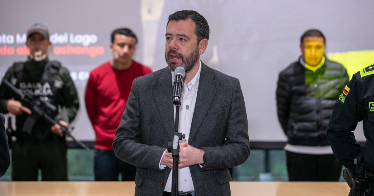 Imagen del alcalde Carlos Fernando Galán hablando