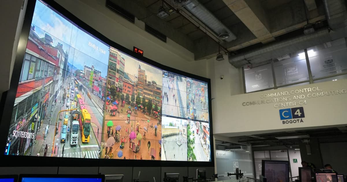 Pantalla gigante en la sede del C4, en Bogotá.