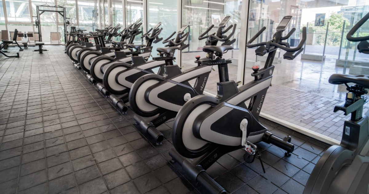 Imagen de las bicicletas de spinning que podrás usar en el CEFE Chapinero.
