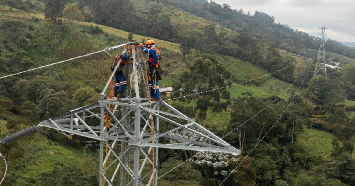 Foto que muestra trabajadores de Enel Colombia 