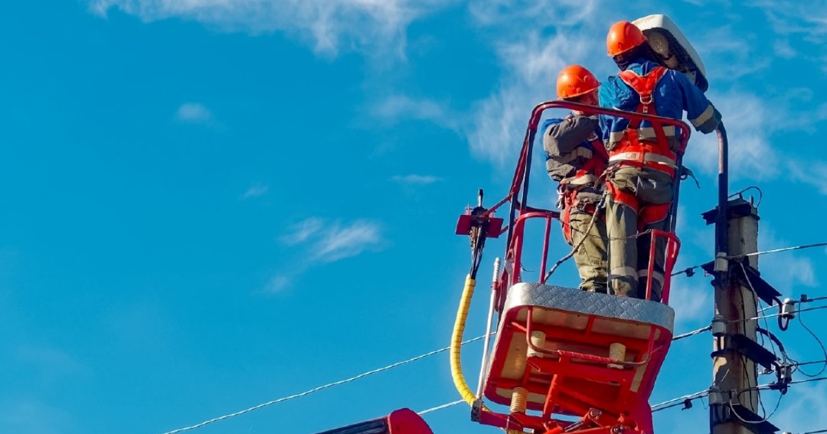 Foto que muestra trabajadores de Enel Colombia 