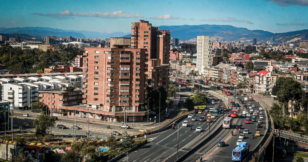 Foto de una vía en Bogotá