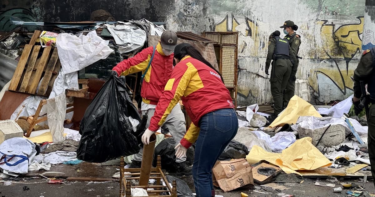 Foto del operativo de recuperación de espacio público en Los Mártires, centro de Bogotá.