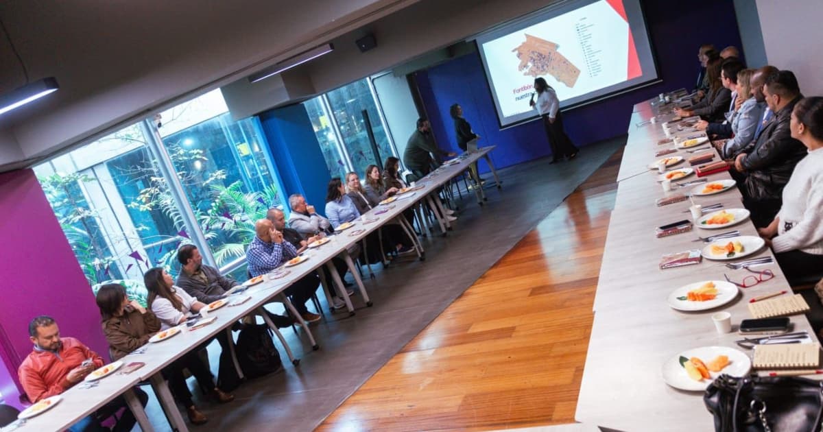 Foto del encuentro con empresarios de Fontibón, al occidente de Bogotá.