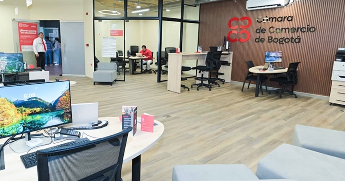 Foto de espacios coworking y salas de reuniones gratis en la Cámara de Comercio de Bogotá.