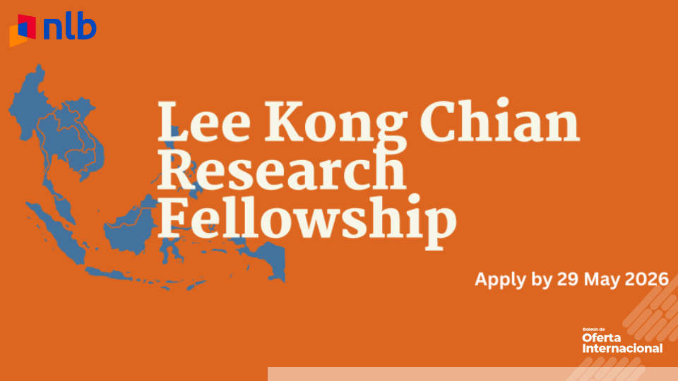 Investigador en biblioteca histórica en Singapur