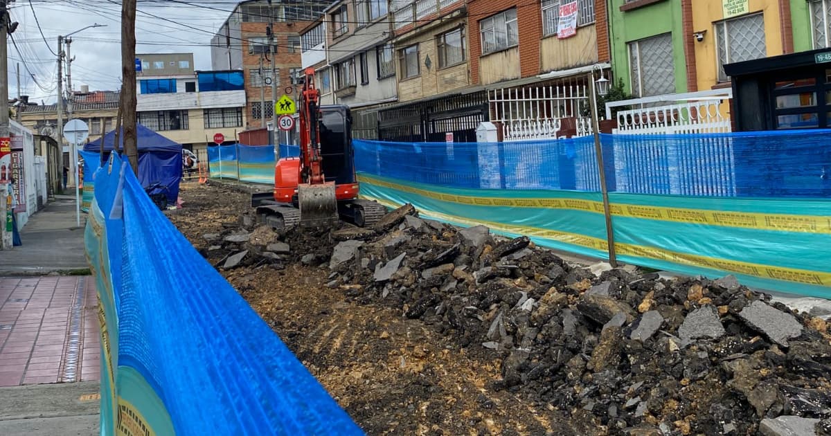 Maquinaria y obra en vía
