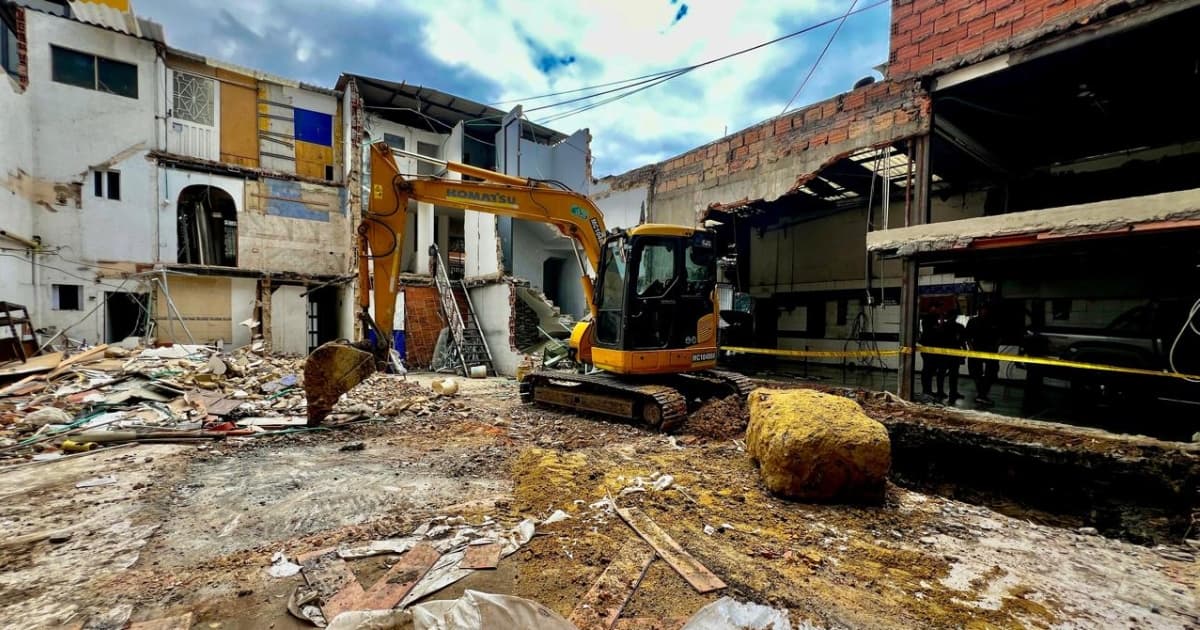 Foto de la maquinaria usaba en la obra sin licencias y permisos en Kennedy, al suroccidente de Bogotá.
