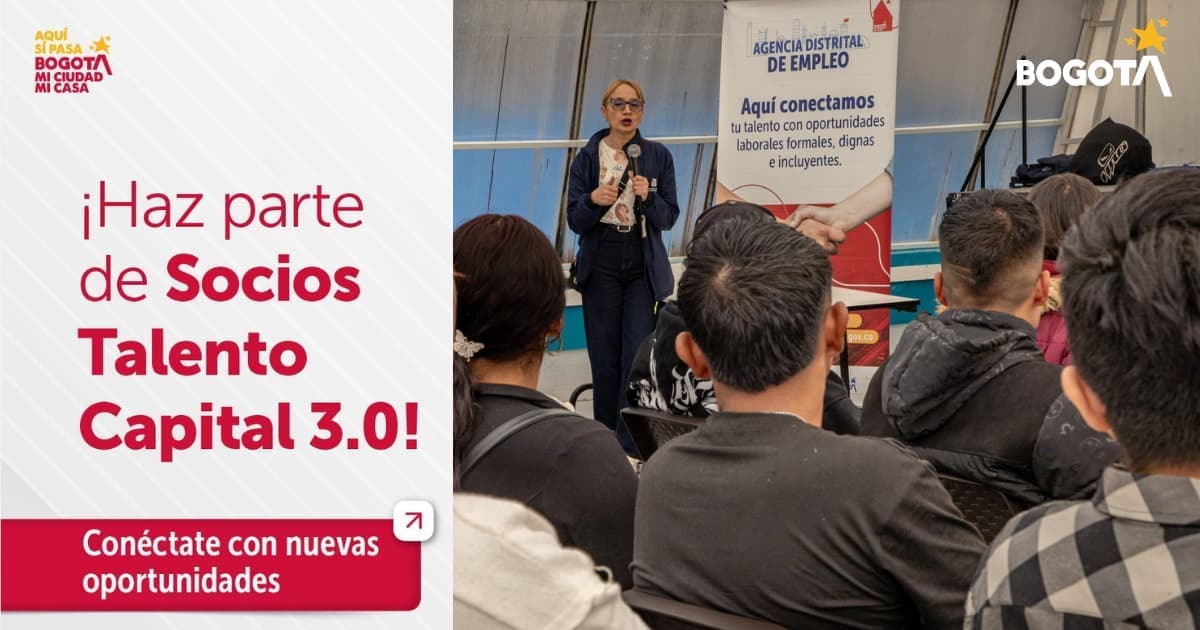 Foto de bogotanos y bogotanas accediendo a la sede de la Agencia Distrital de Empleo en Bogotá.