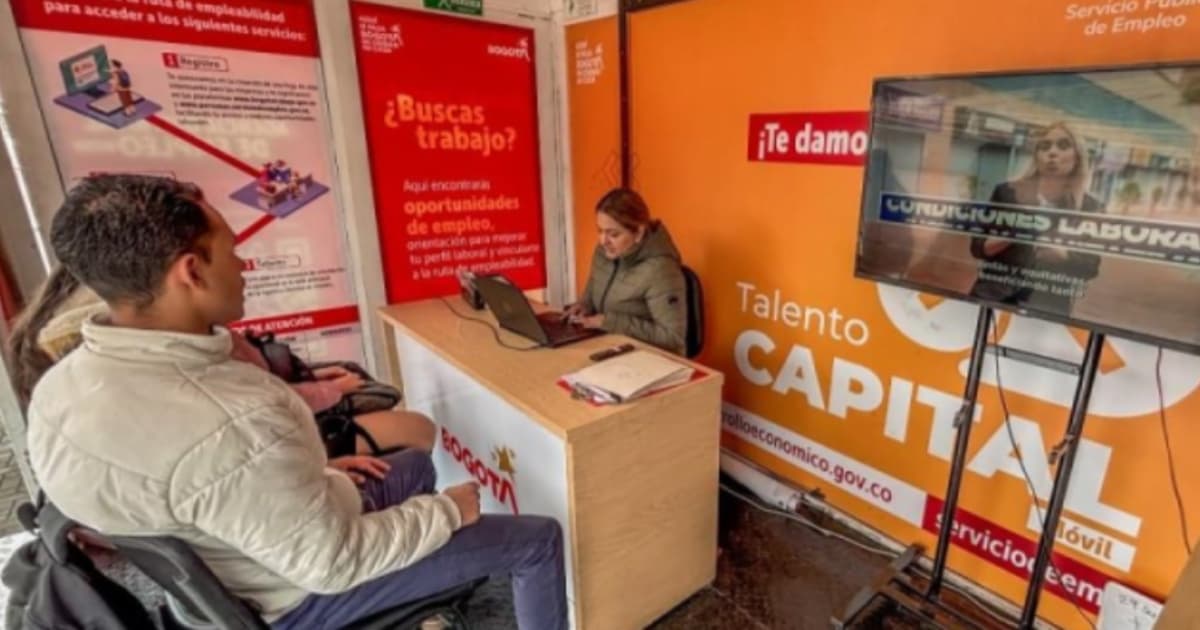Foto de la Unidad Móvil de Atención de la Agencia Distrital de Empleo de Bogotá.
