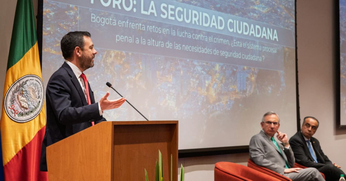 Imagen del alcalde Galán hablando en el foro