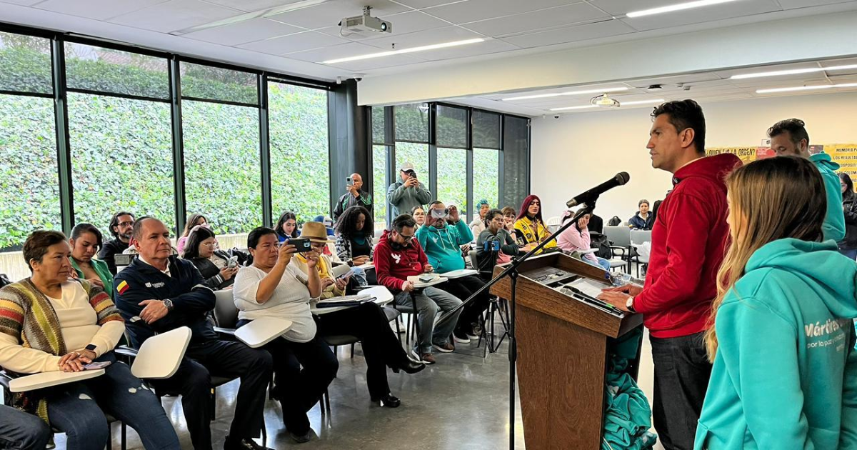 Foto de una charla ciudadana en la localidad de Los Mártires 