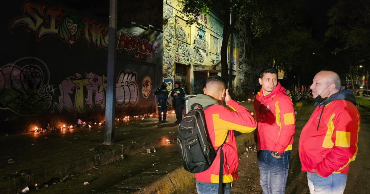 Imagen de funcionarios públicos durante la recuperación del espacio público