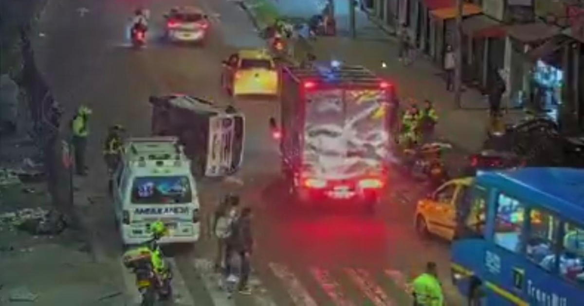 Imagen de un carro volcado