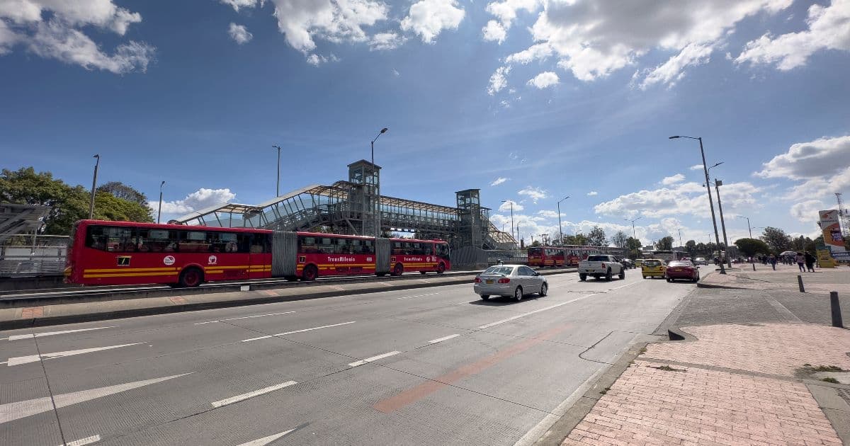 Foto de un bus de TransMilenio