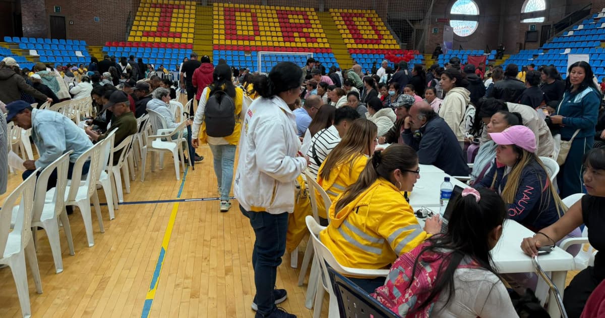 Varias personas en la Megaferia de Ingreso Mínimo Garantizado