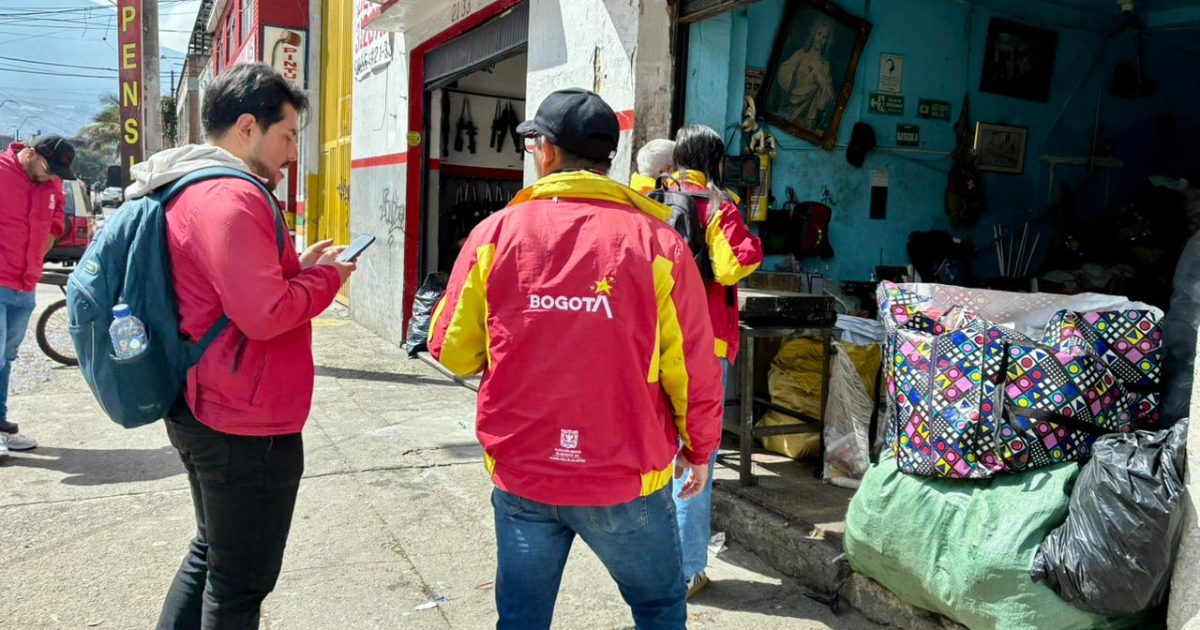 Foto de funcionarios del Distrito en operativo de control 