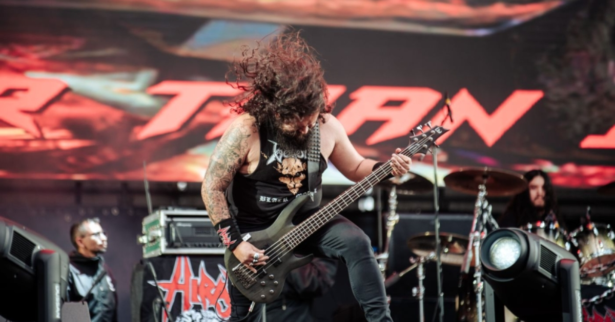 Imagen de una banda en el escenario de Rock al Parque.