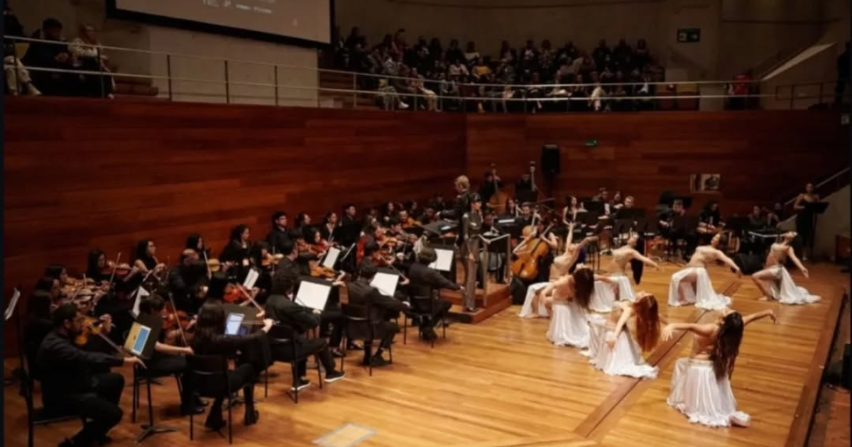 Imagen de la Filarmónica de Bacata en presentación en el Teatro EL Ensueño.