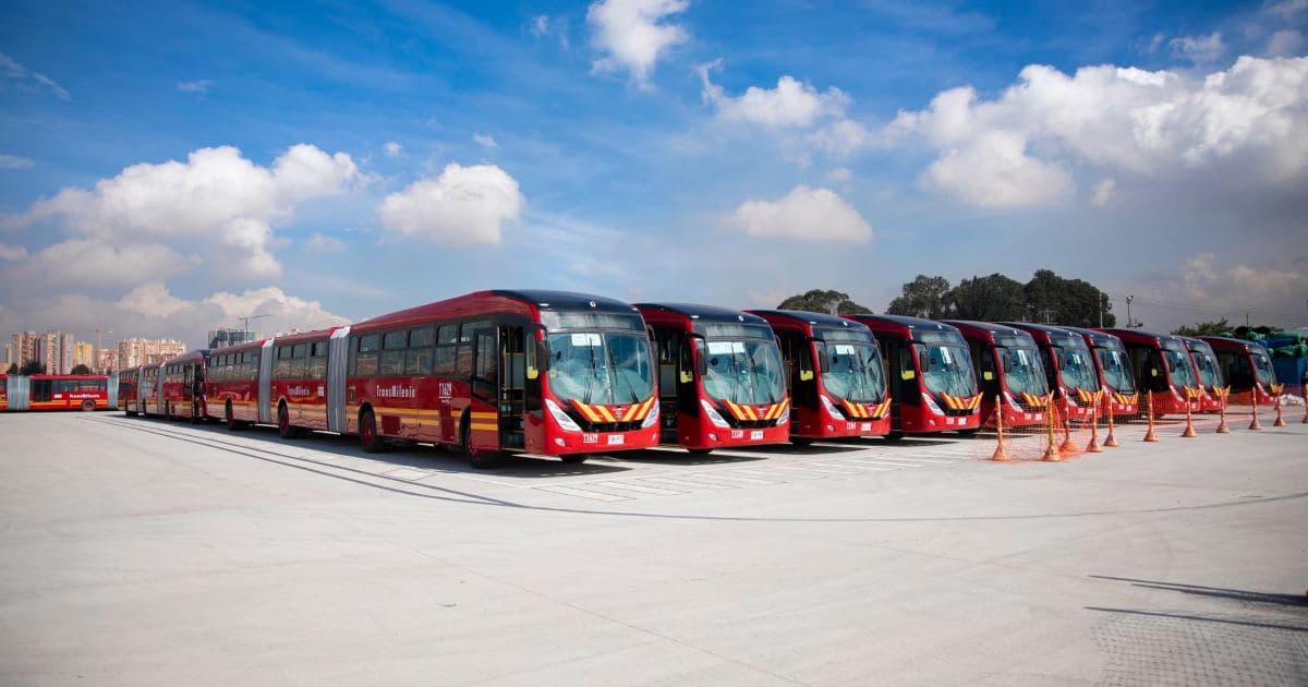 Foto de un bus de TransMilenio.