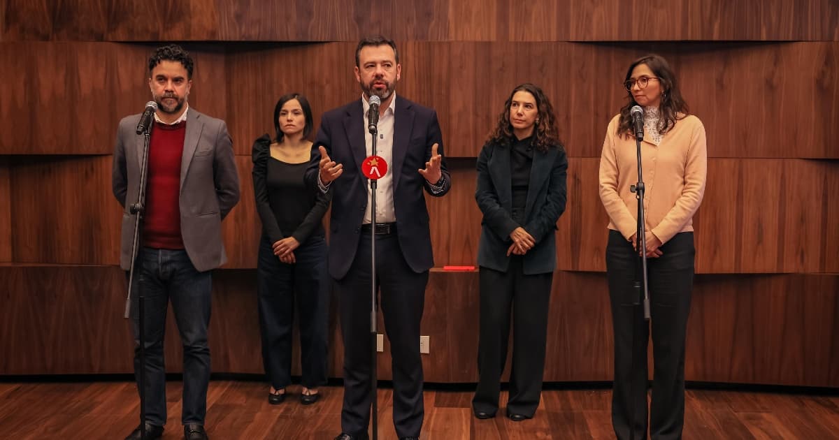 Foto de la rueda de prensa con presencia del alcalde Carlos Fernando Galán e integrantes de su gabinete.