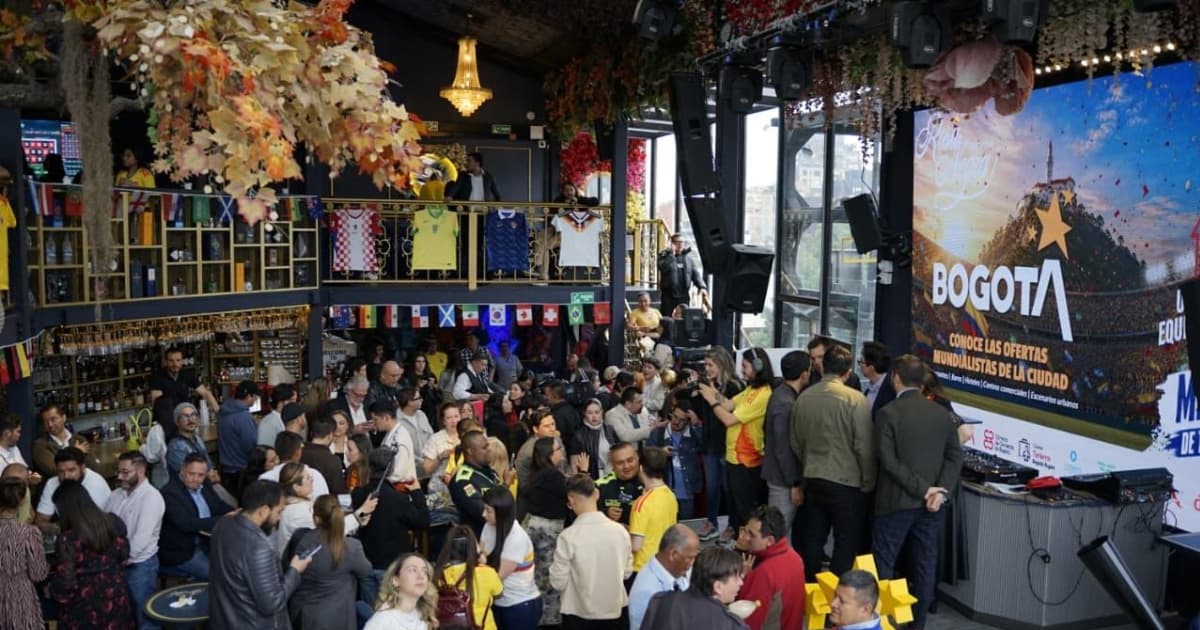 Foto del lanzamiento de la Oferta Mundialista y sitios para vivir el Mundial 2026 en Bogotá.