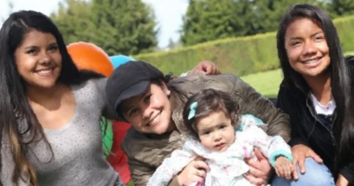 Familia bogotana: tres mujeres y una bebé