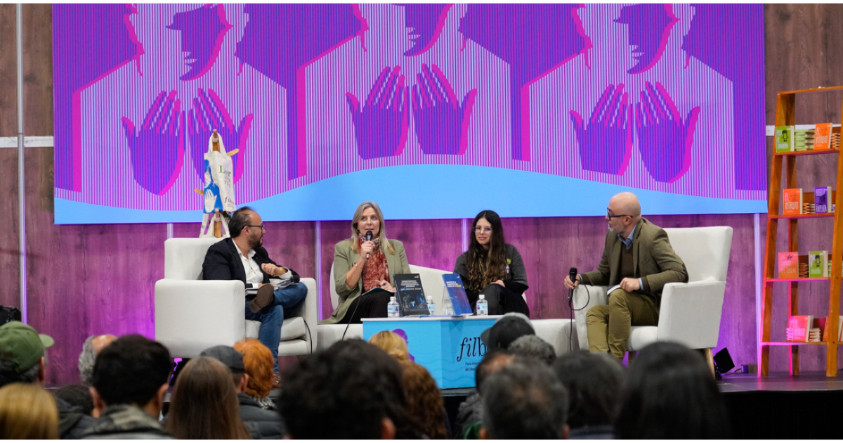 Imagen de los participantes en la presentación de los libros del Observatorio y Gestión de Conocimiento Cultural