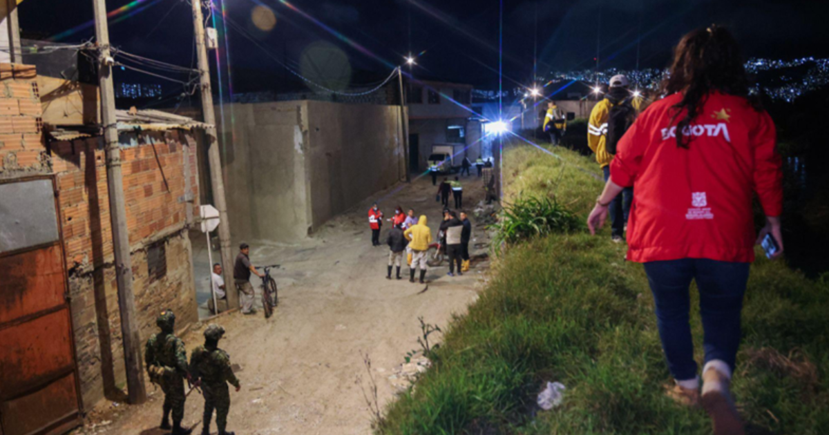Foto de funcionarios del Distrito en operativo de seguridad
