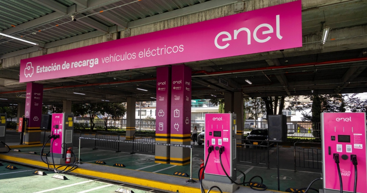 Foto que muestra la estación de recarga de Enel Colombia 