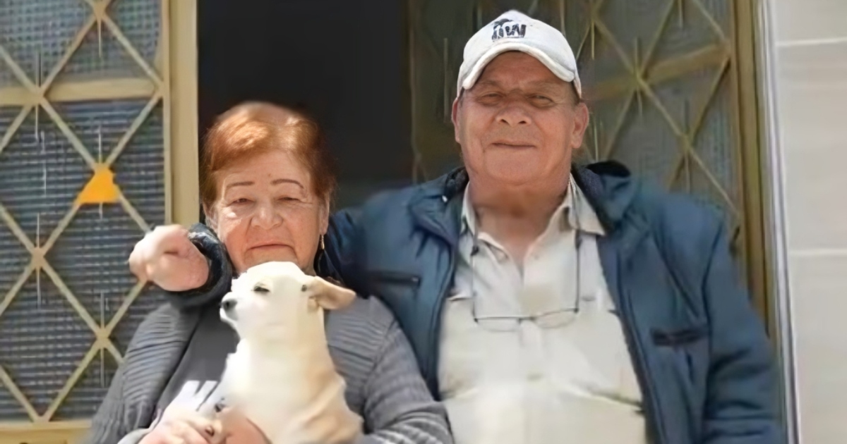 Foto que muestra dos personas sonriendo en un proceso de mejoramiento de vivienda en Bogotá.