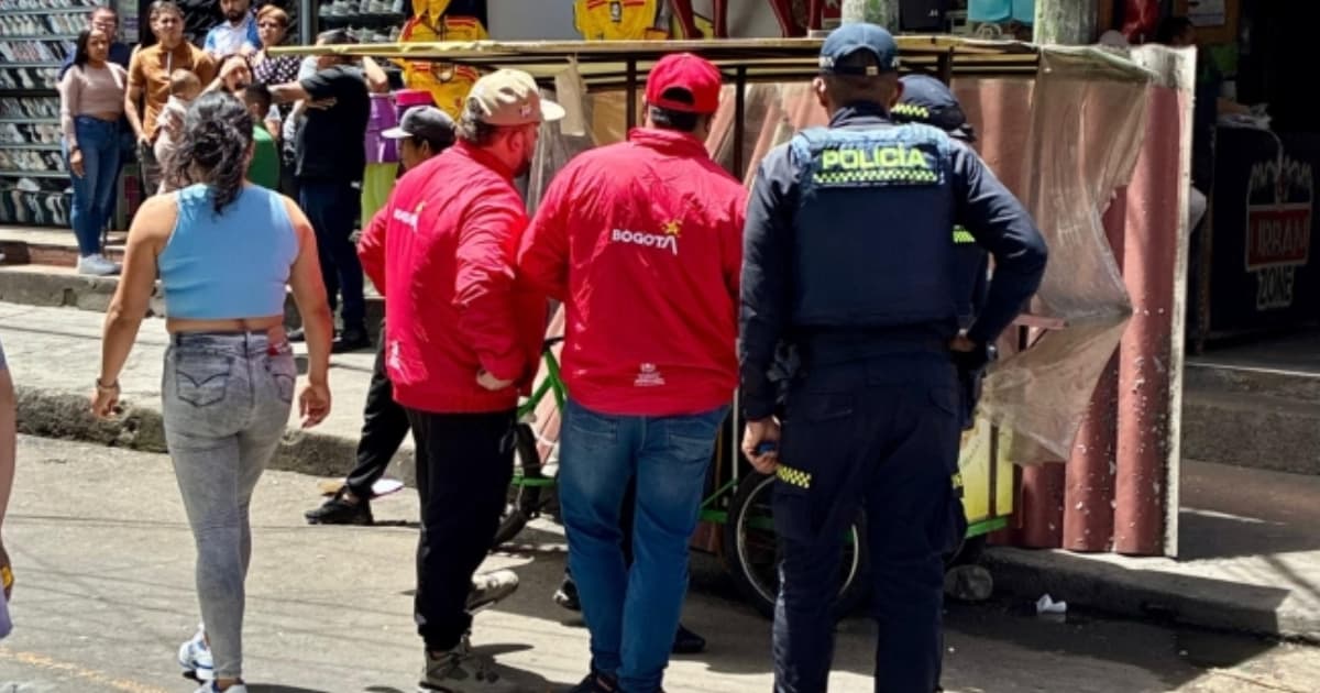 Funcionarios y policía en operativo