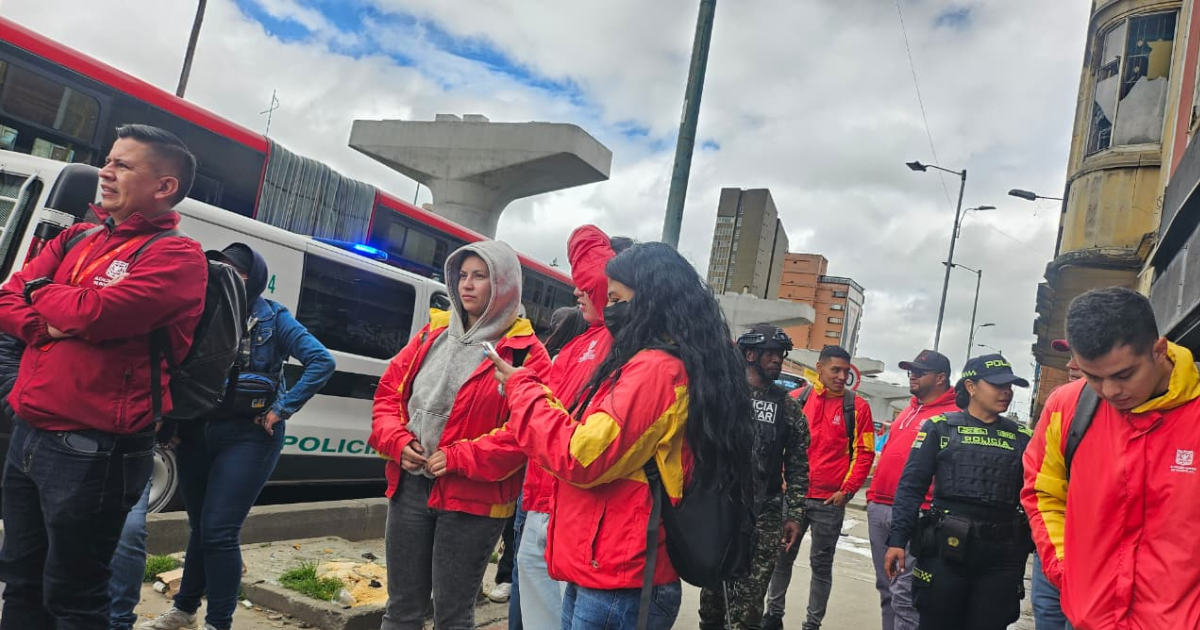 Foto de funcionarios del Distrito en operativo de seguridad