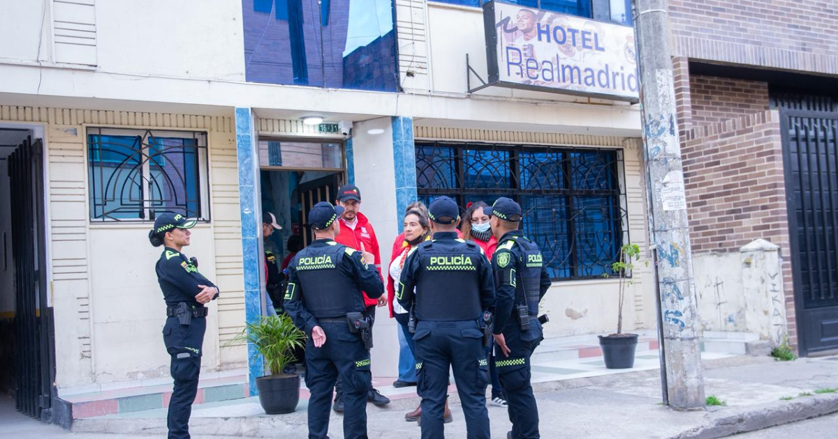 Foto de funcionarios del Distrito en operativo de seguridad