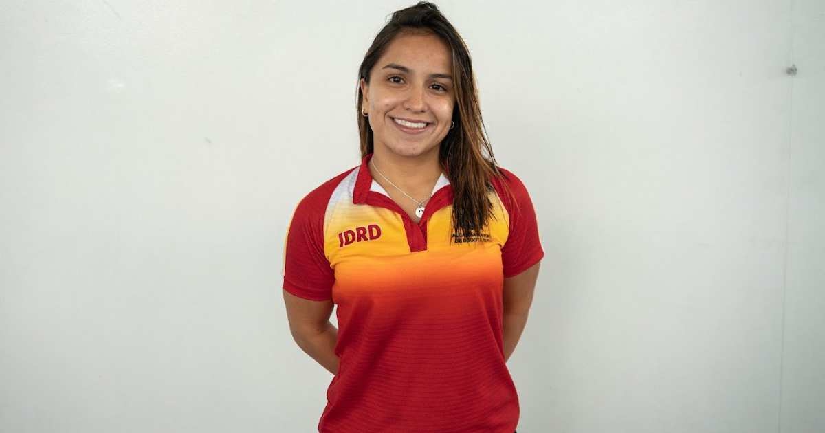 Foto que muestra una mujer sonriendo 