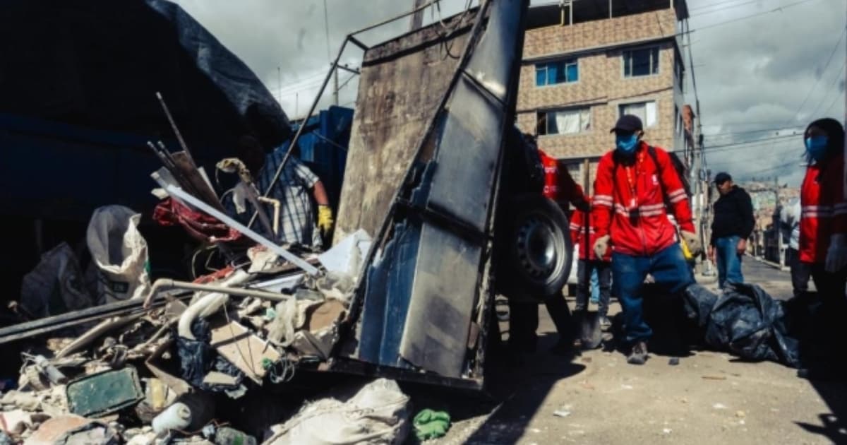 Foto del operativo de recuperación de espacio público en el barrio Abraham Lincoln de Bogotá.