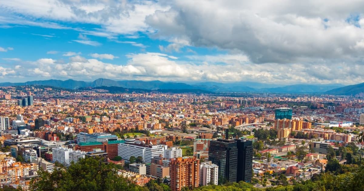 Foto panomárica de Bogotá desde al aire.