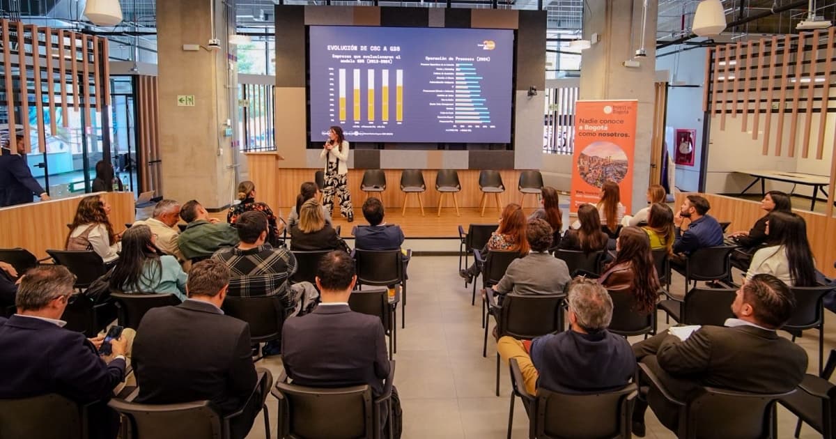 Foto del lanzamiento de 'Smart Talent' para posicionar a Bogotá en los servicios globales con multinacionales.