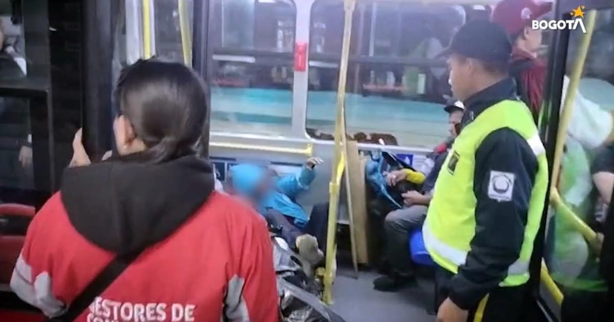 Foto de controles a transporte de cargas sobredimensionadas en TransMilenio.