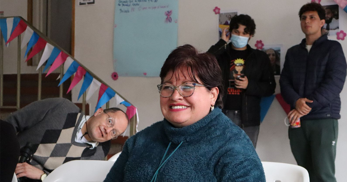 Imagen de una señora sonriendo 