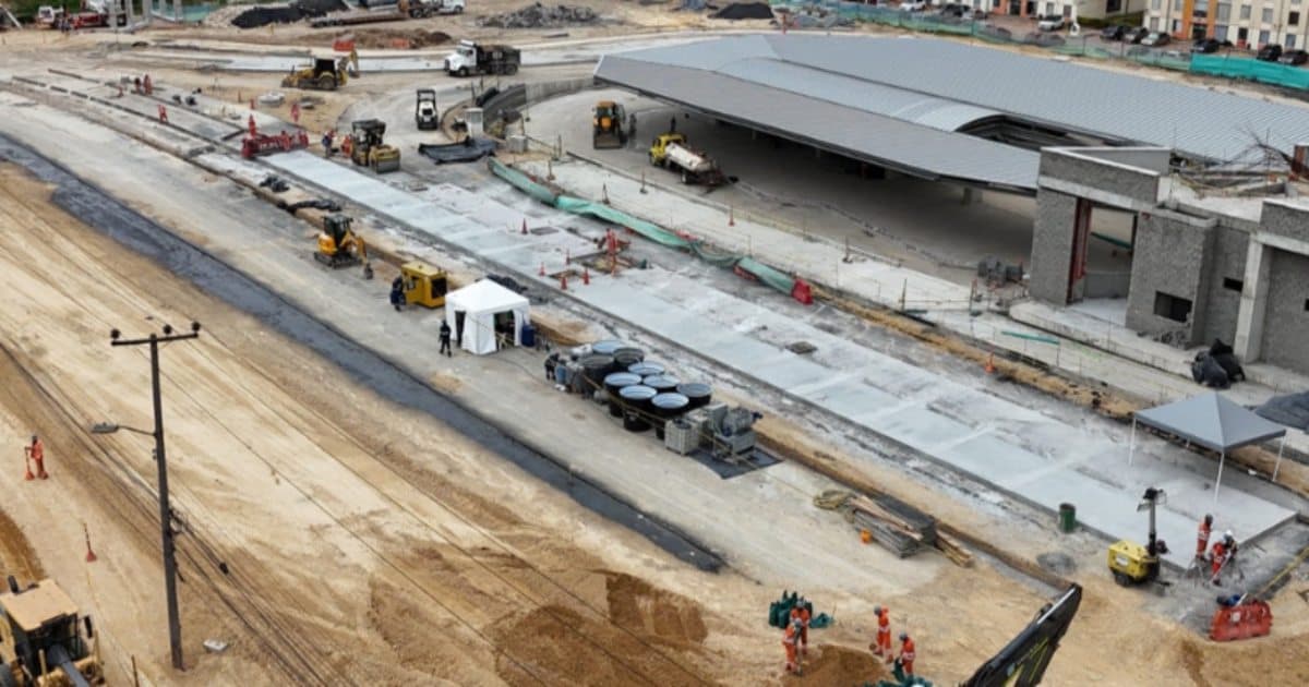 Foto de obra de extensión de TransMilenio
